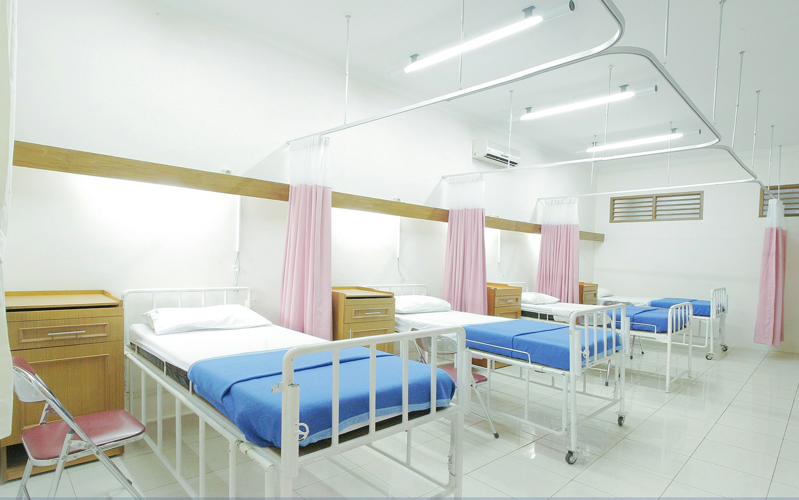 A calm clinical ward setting